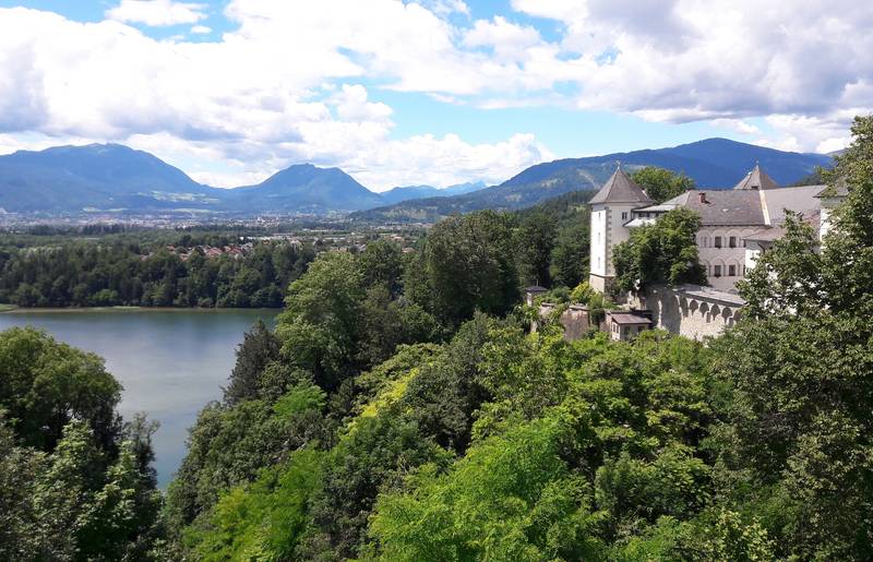 <p>Burgen und Schlösser in Kärnten, Kloster Wernberg Drauschleife</p>