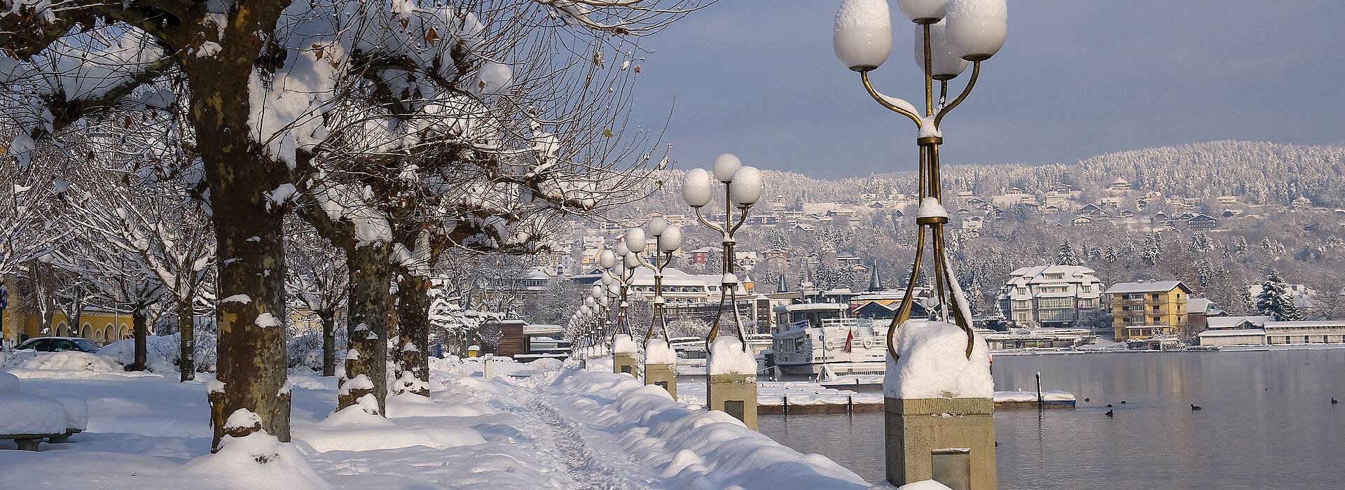 Verschneite Promenade in Velden am Wörthersee