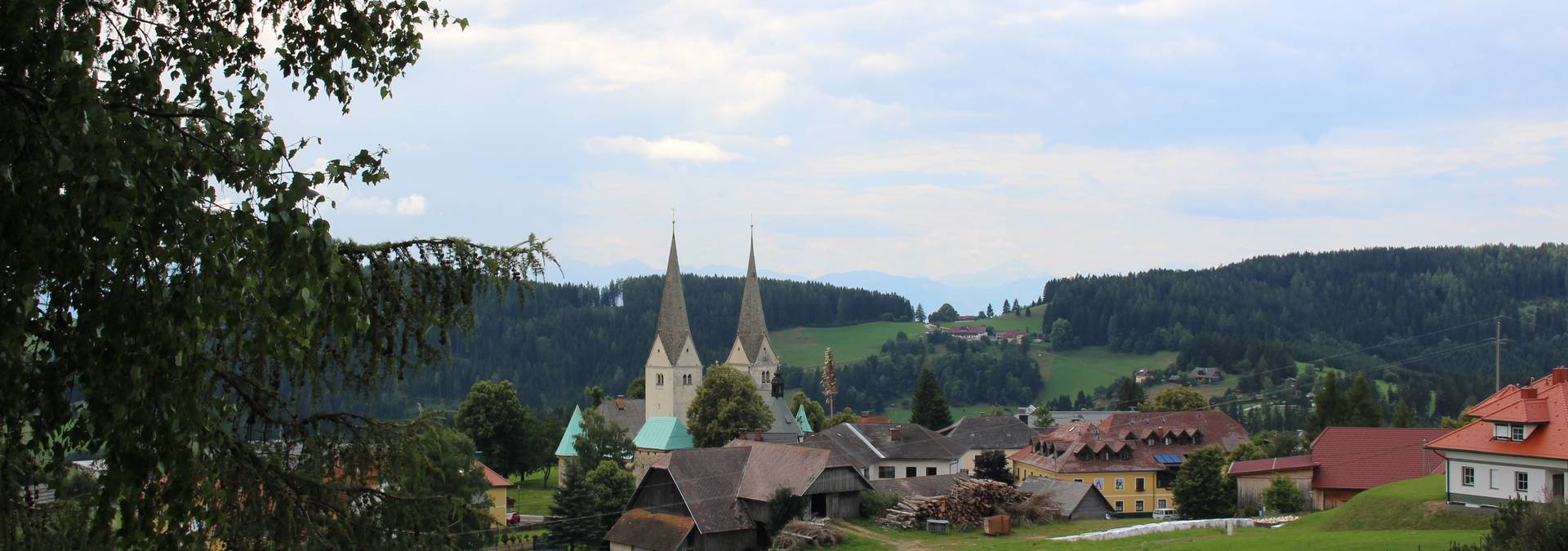 <p>Locationbilder der Pfarrkirche Diex</p><p>Außenansicht, Innenansicht wie auch Ansicht des Friedhofs </p>