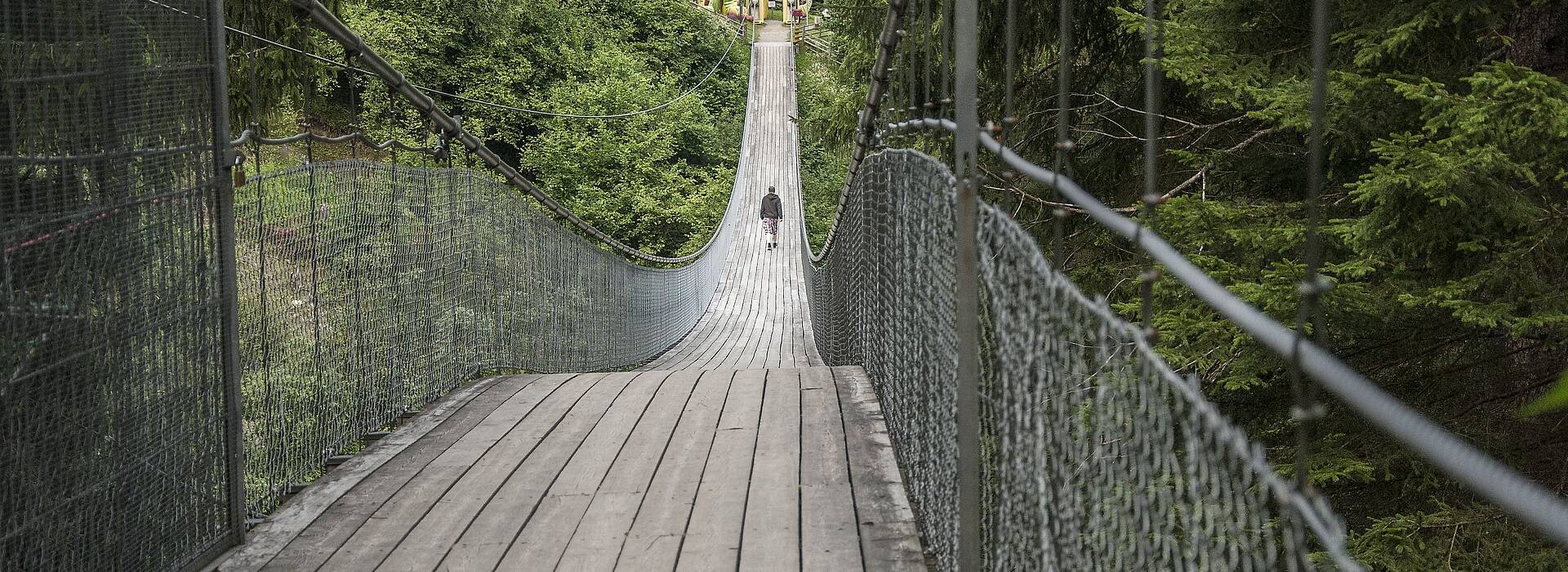 Europas 1. Babydorf Trebesing bietet großen wie kleinen Gästen ein abwechslungsreiches und spannendes Erholungsprogramm. Die Märchenwandermeile mit der Hängebrücke in der Drachenschlucht verspricht Abenteuer pur.