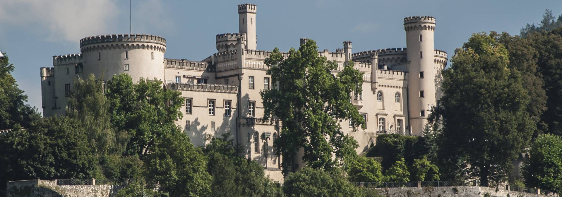 <p>Die Bezirksstadt des Lavanttales ist aufgrund der historischen Altstadt sehenswert. Kulturinteressierte können, das majestätisch über der Stadt gelegene Schloss Wolfsberg, bestaunen.</p>