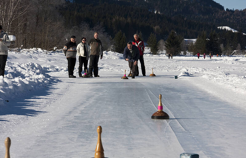 Eissstockschießen am Weissensee