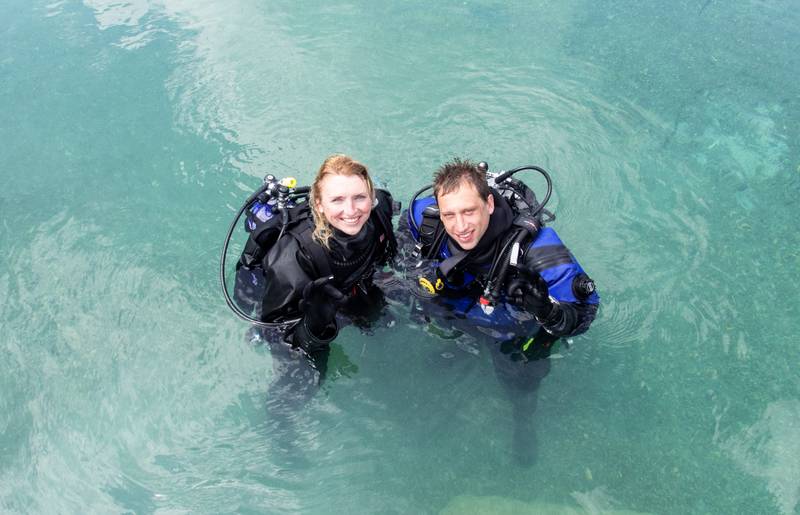 Tauchen in Kärnten, Am Bild Boggerin Viki und Tauchlehrer Stefan