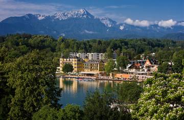 <p>Alpe Adria Trail, Schlosshotel Velden</p>