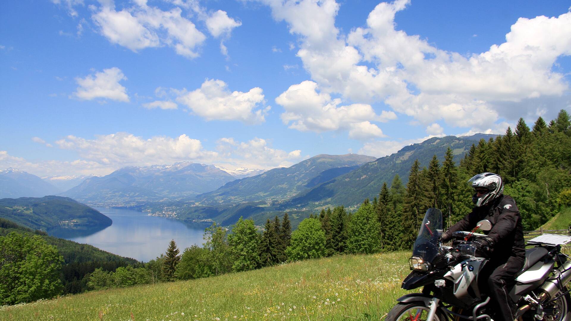 Blick auf den Millstätter See von der Mirnock Bergstraße