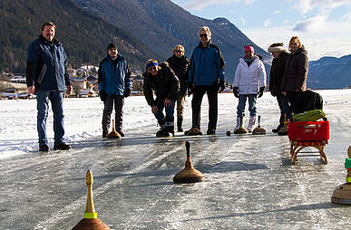 Eissstockschießen am Weissensee