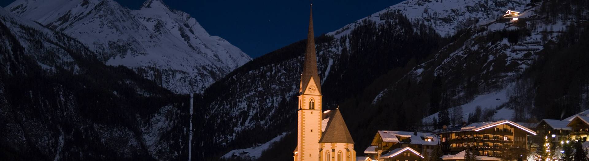 Ein Wintermärchen wartet in Heiligenblut. Wild, mystisch und heimelig. Hoch oben thront der höchste Berg Österreichs, der Großglockner.