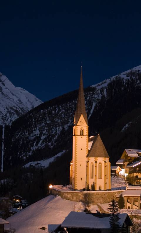 Ein Wintermärchen wartet in Heiligenblut. Wild, mystisch und heimelig. Hoch oben thront der höchste Berg Österreichs, der Großglockner.