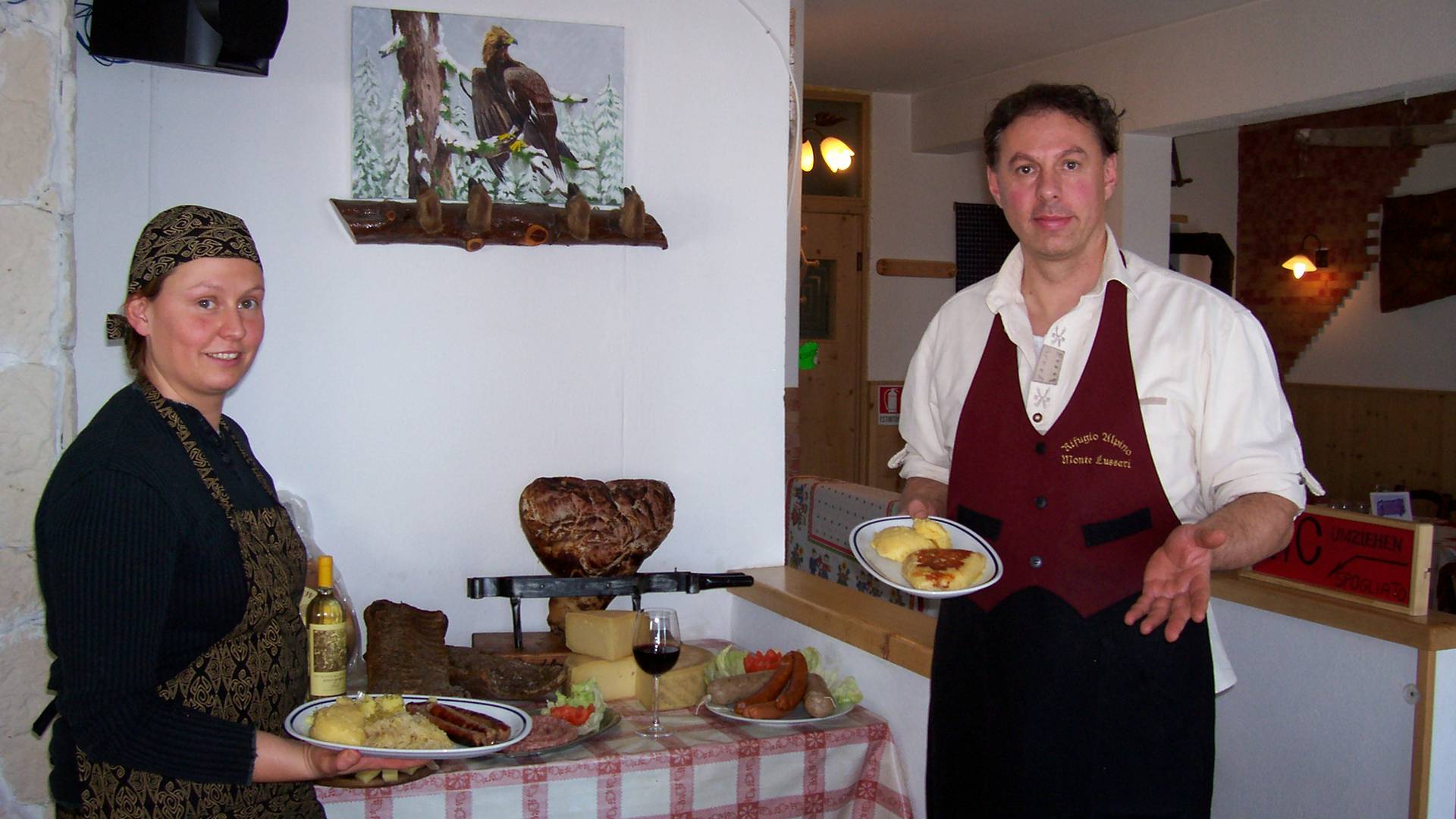 <p>Monte Lussari Rifugio Meschnik, Frico di patate, Ehepar Meschnik</p>