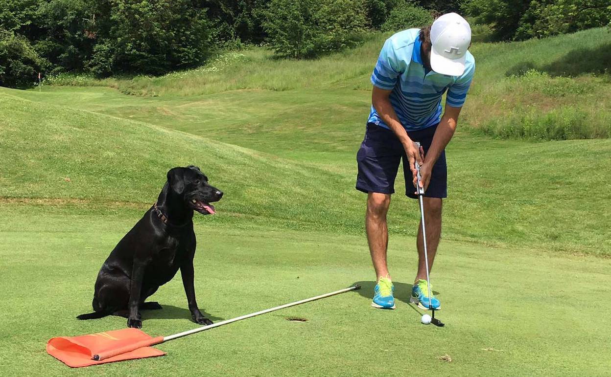 <p>Golfen mit Hund</p>