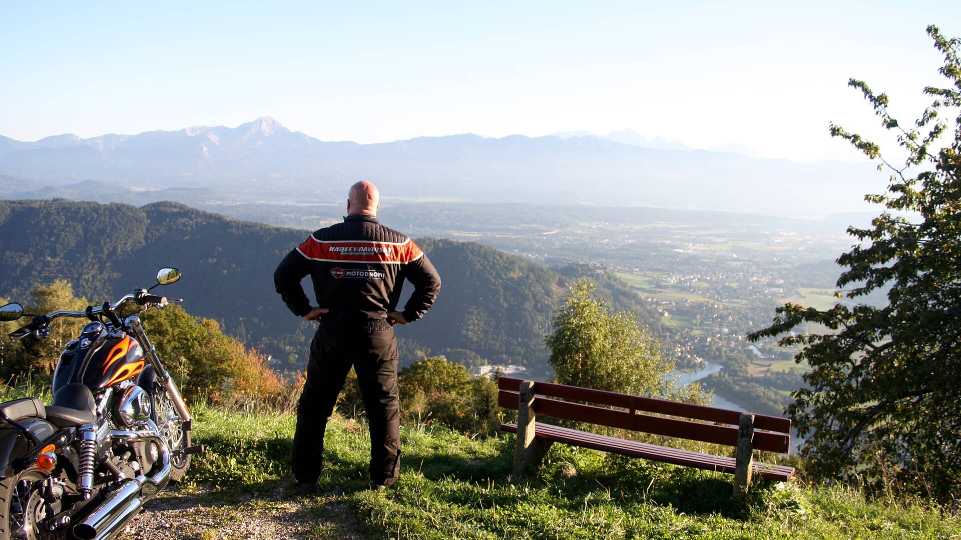 Gerlitzen Alpenstrasse mit Blick auf den Ossiacher See