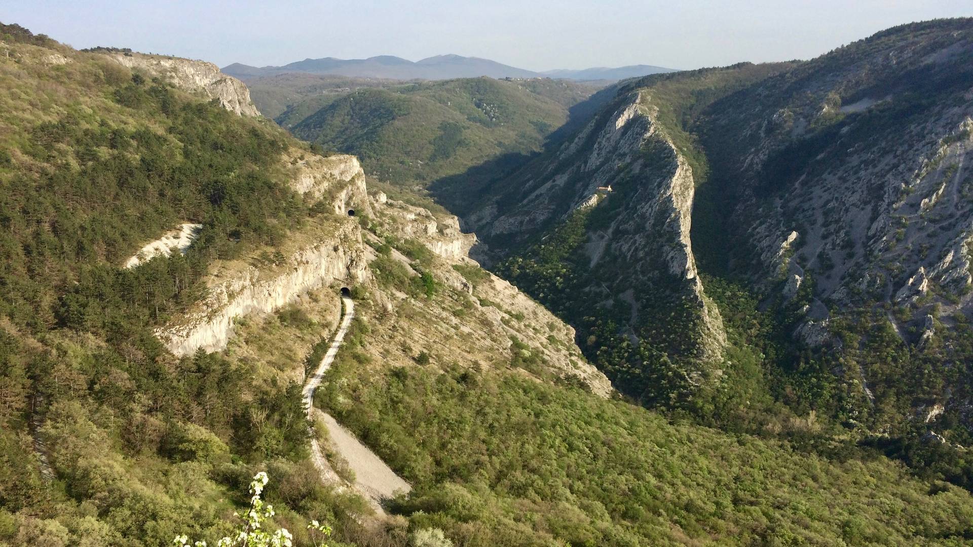 <p>Alpe Adria Trail, Val Rosandro</p>