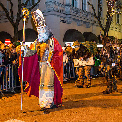 Perchtenumzug in Klagenfurt mit Nikolaus