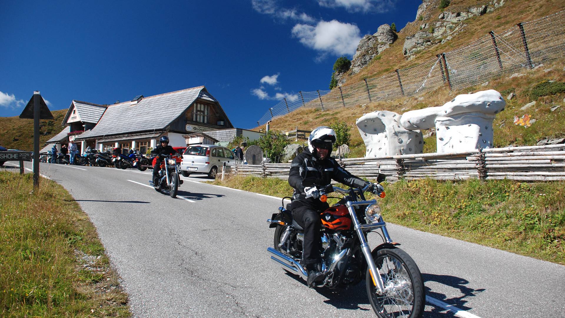 <p>Motorradland Kärnten, Nockalmstraße Glockenhütte, Schiestelscharte</p>