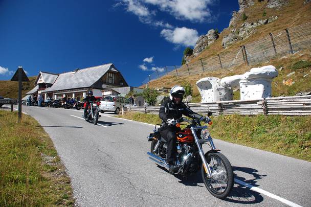 <p>Motorradland Kärnten, Nockalmstraße Glockenhütte, Schiestelscharte</p>