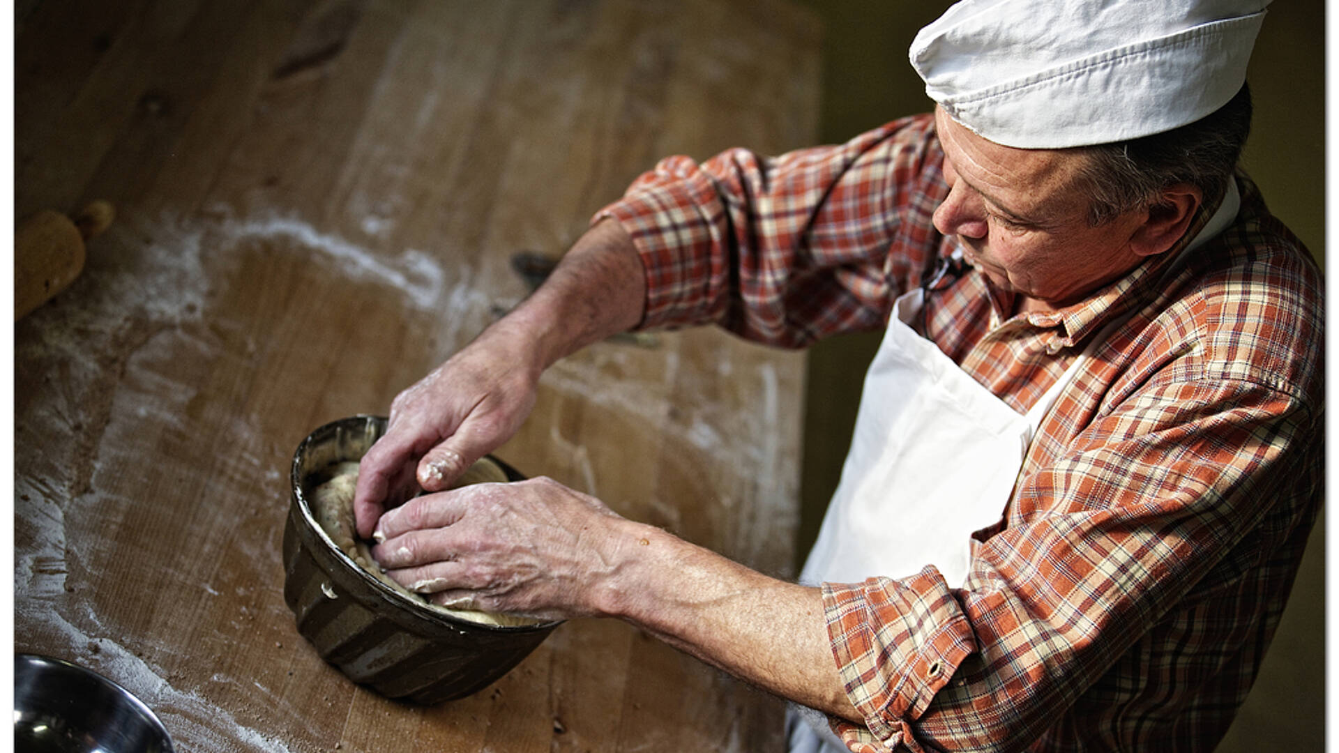 Beim Reindling backen