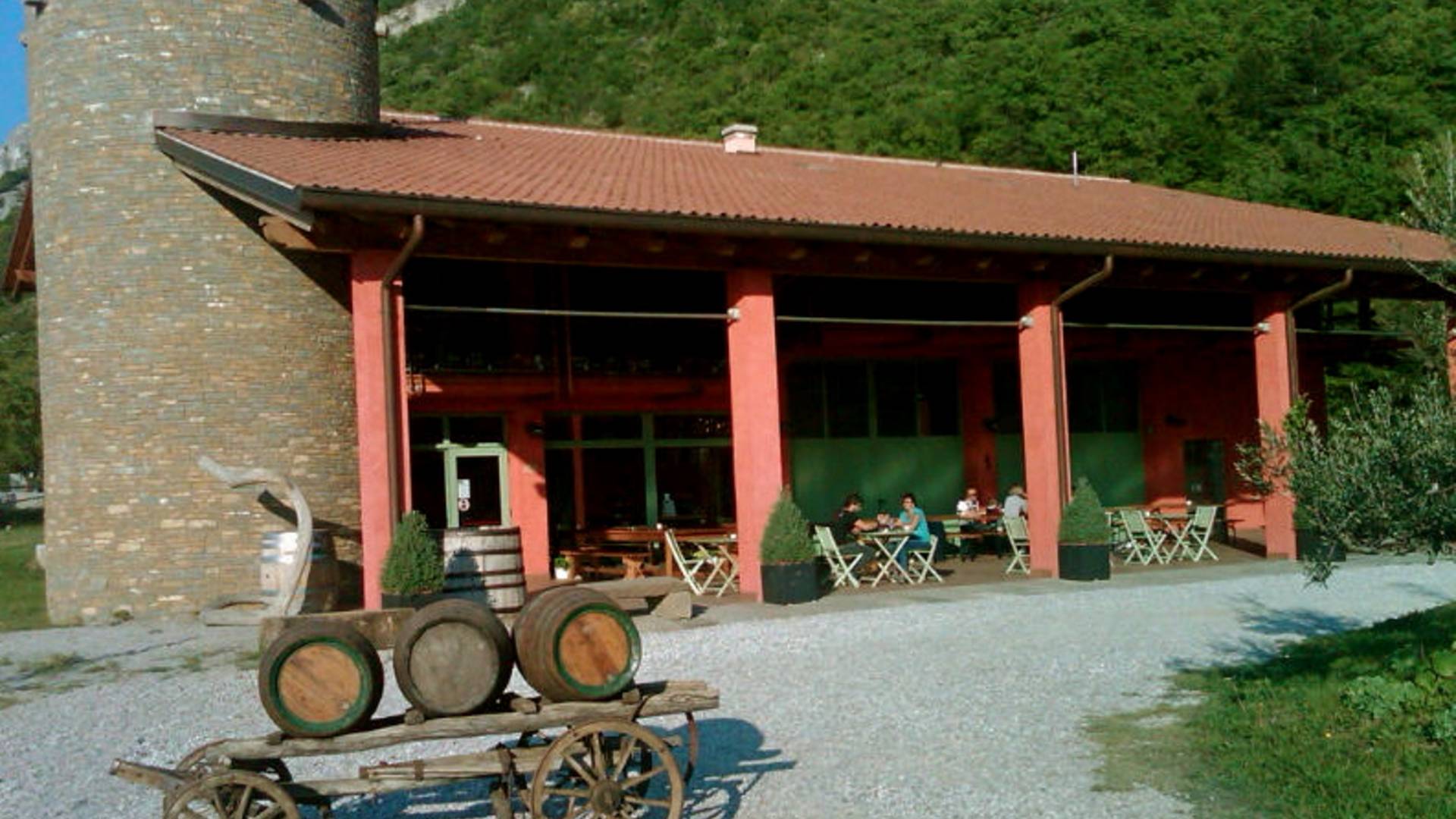 <p>Alpe Adria Trail Hütten Parovel Winery Carso Trieste</p>