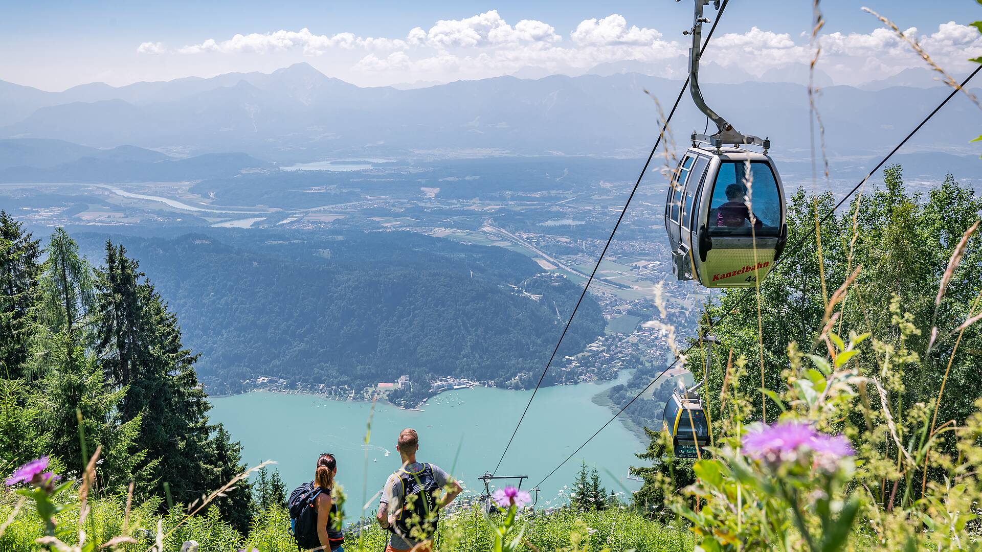 Mit der Gondel hoch über den Ossiacher See in Kärnten