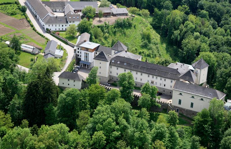 <p>Burgen und Schlösser in Kärnten, Kloster Wernberg</p>