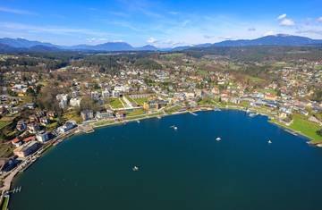 <p>Velden am Wörthersee, Blick auf die Bucht</p>