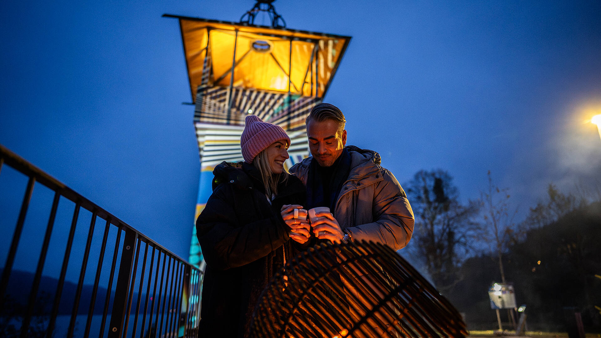Millstaetter Lichtweg im Advent Projektionskunst OchoReSotto Millstaetter See Winter