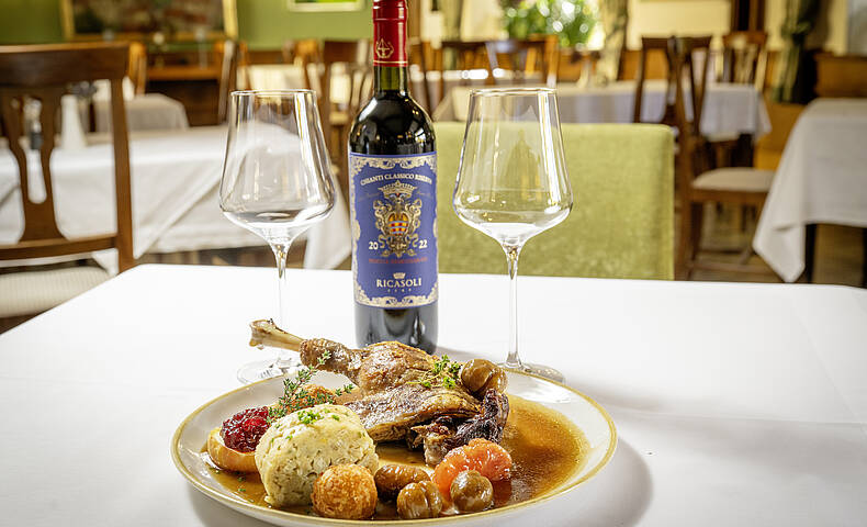 Gansl Speise mit Wein beim Brunnwirt Kassl in Guttaring  