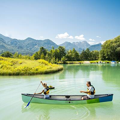 Parchen beim Paddeln auf der Drau