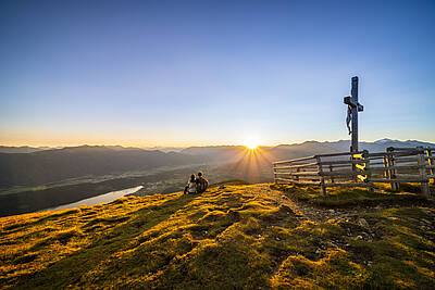 Paerchen beim Wandern in den Nockbergen am Tschierwegernock