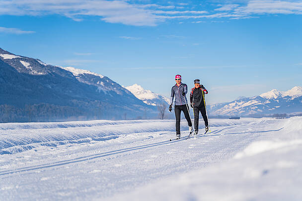 Paerchen beim Langlaufen in Hermagor