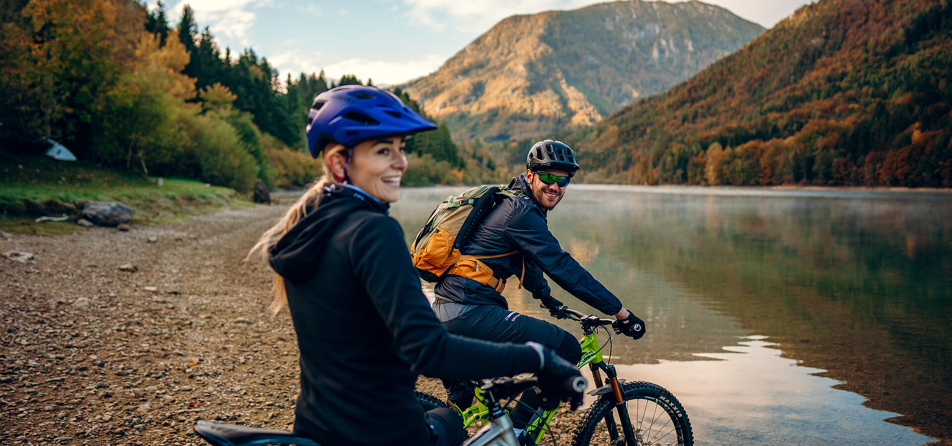 Paerchen beim Genussradeln mit E-MTB am Freibacher Stausee