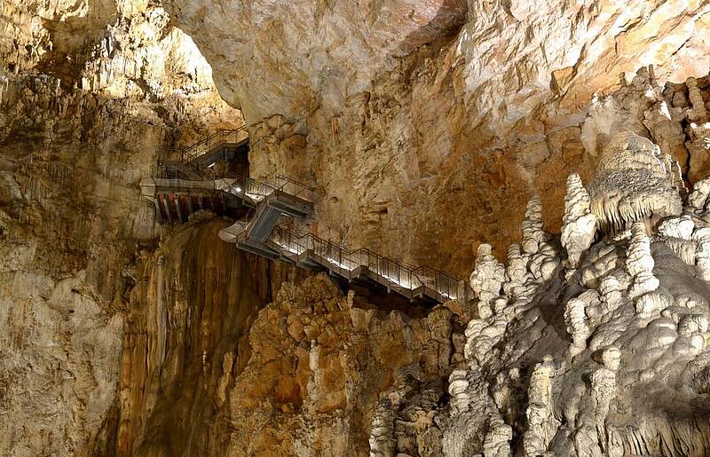 AAT grotta gigante