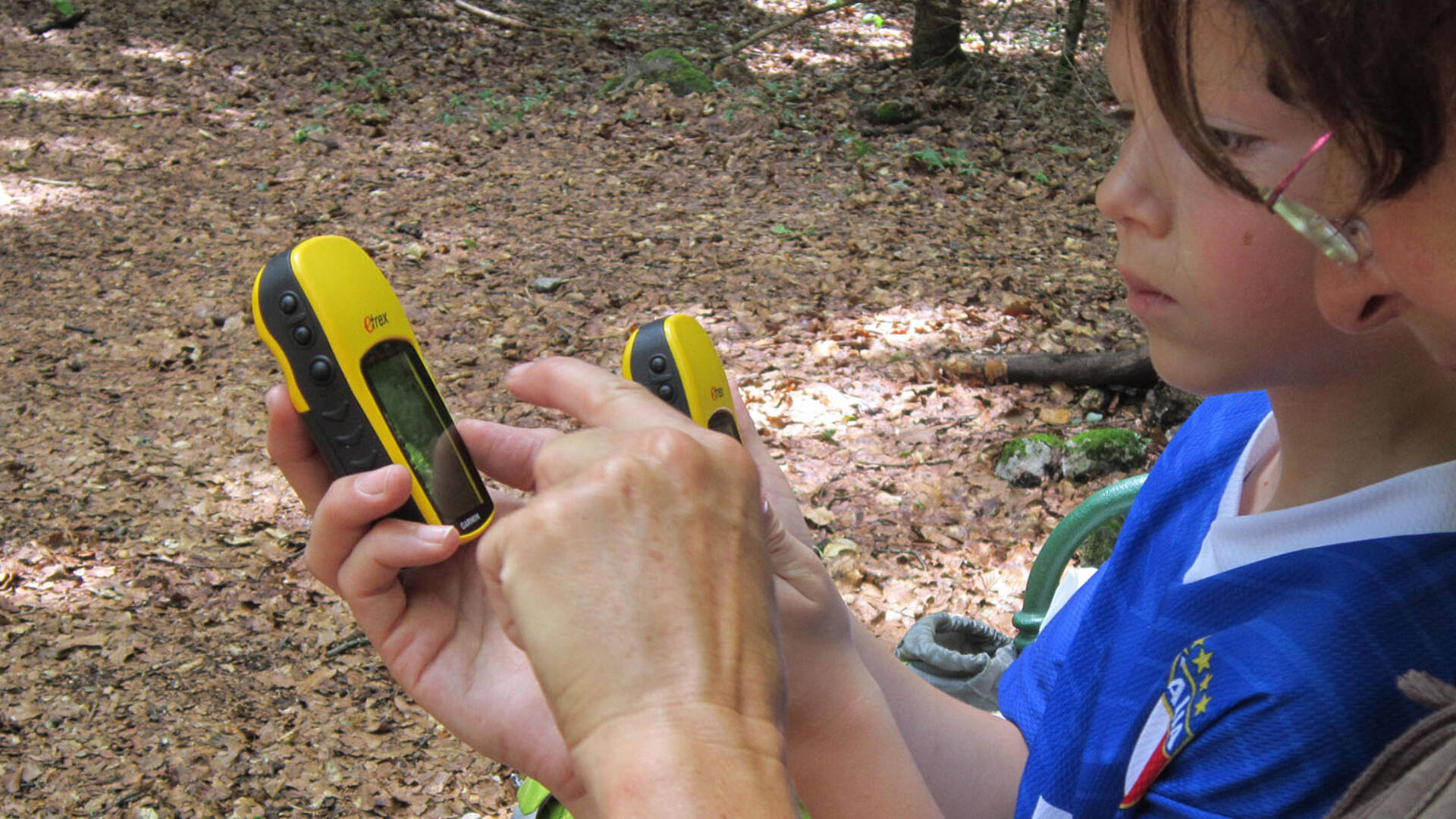 Schatzsuche im versteinerten Urwald gps-Geraet