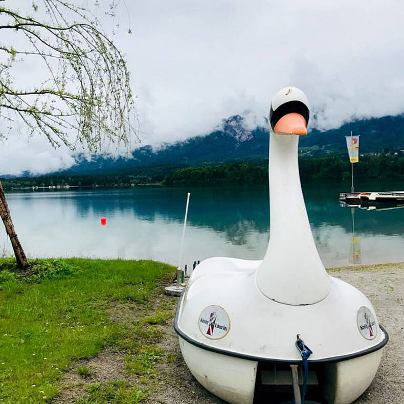 Faaker See Kaernten Schwanentretboot