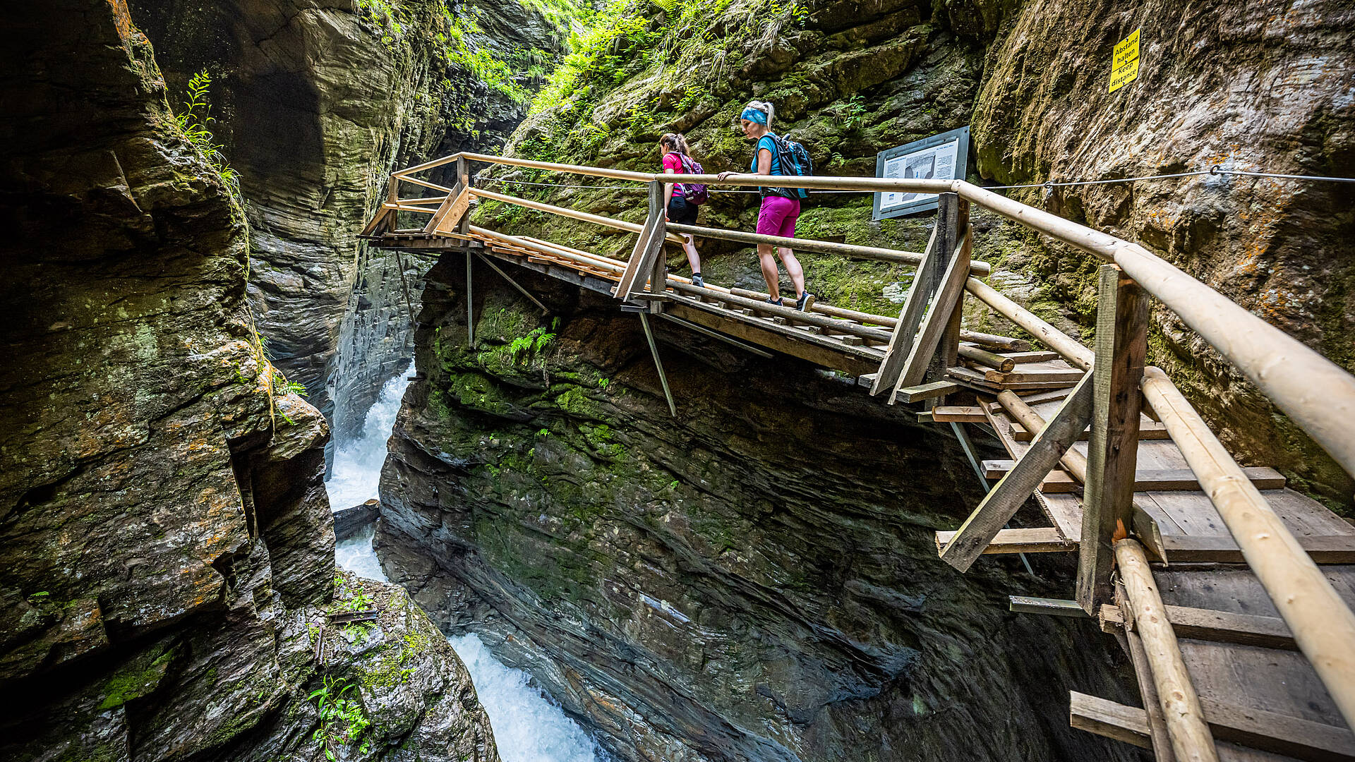 Beim Wandern in der Raggaschlucht in den Hohen Tauern bei Flattach