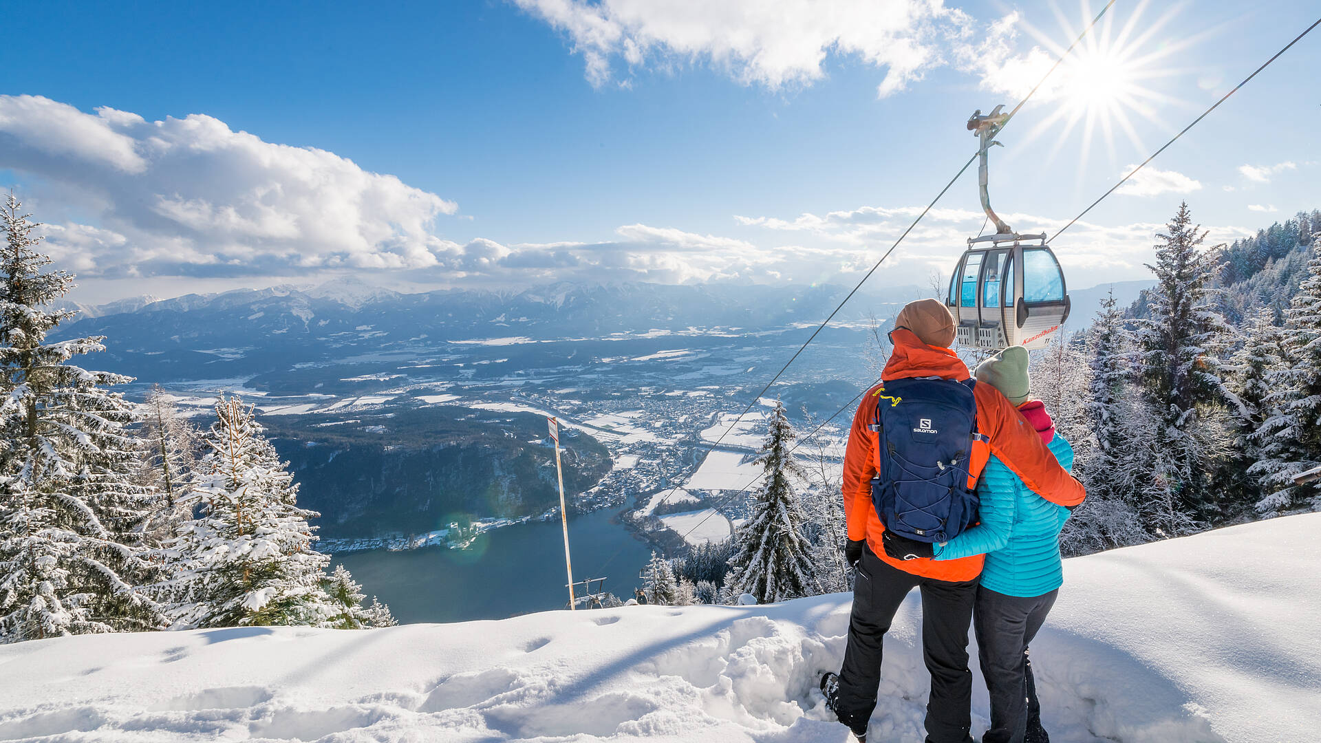 Paerchen beim Winterwandern in der Region Villach auf der Gerlitzen Alpe