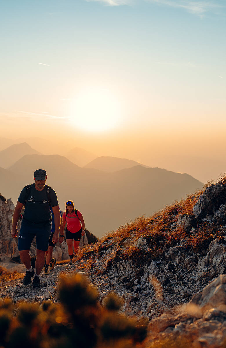 Wandern mit der Gruppe auf den Hochobir bei Sonnenuntergang