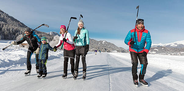 Eislaufen am Weissensee Familienspaß