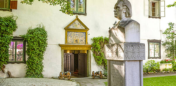 Schloss Leonstain Büste von Brahms