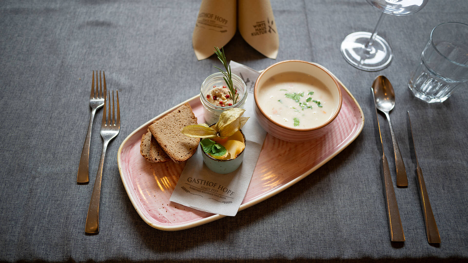 Gasthaus Hopf in Villach mit Ganslsuppe