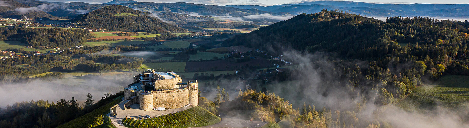 Burg Taggenbrunn im Herbst