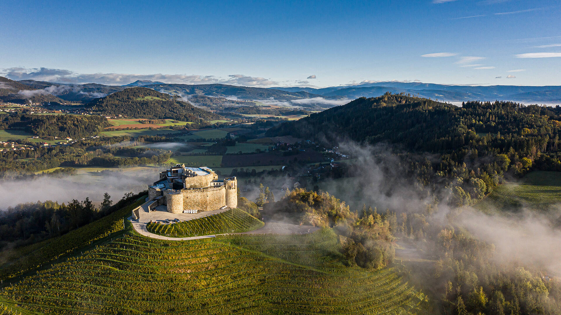 Burg Taggenbrunn im Herbst