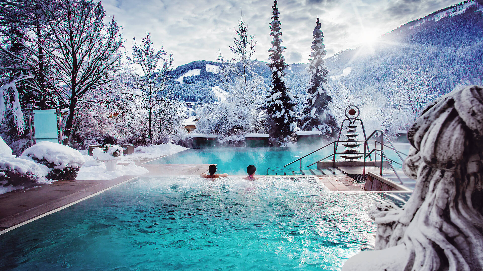 Frauen im Pool im Hotel Das Ronacher in Bad Kleinkirchheim