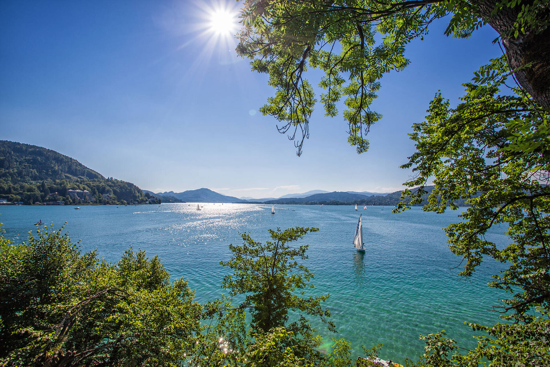 Wörthersee mit Segelbooten