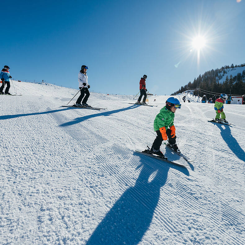 Goldeck Kinderland Kids beim Skifahren