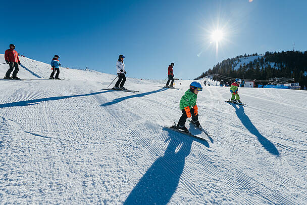 Goldeck Kinderland Kids beim Skifahren