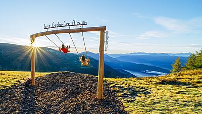 Panoramaschaukel auf der Alexanderalm beim Millstaetter See