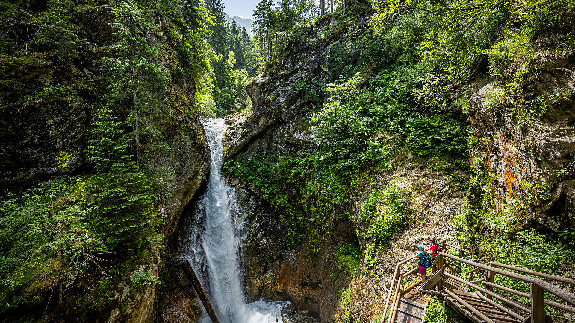 Blick zum Wasserfall in der Raggaschlucht in den Hohen Tauern bei Flattach