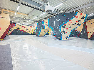 Volume Bouldern Villach | Mo 10:00-22.00, Di-Mi: 16:00-22:00, Do-So: 10:00-22:00, Feiertags: 10:00-22:00 Uhr