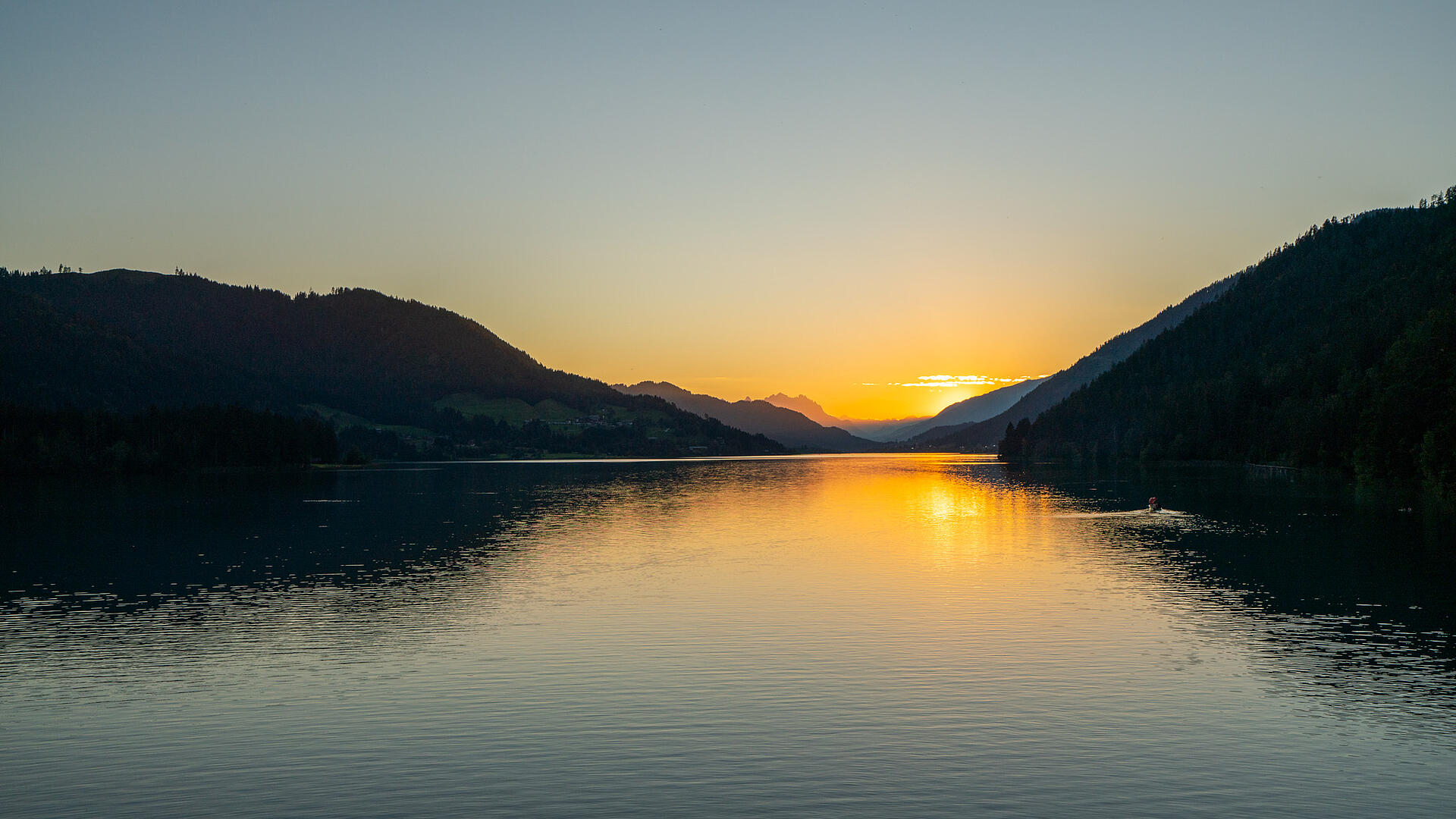Blick auf den Weissensee bei Sonnenuntergang