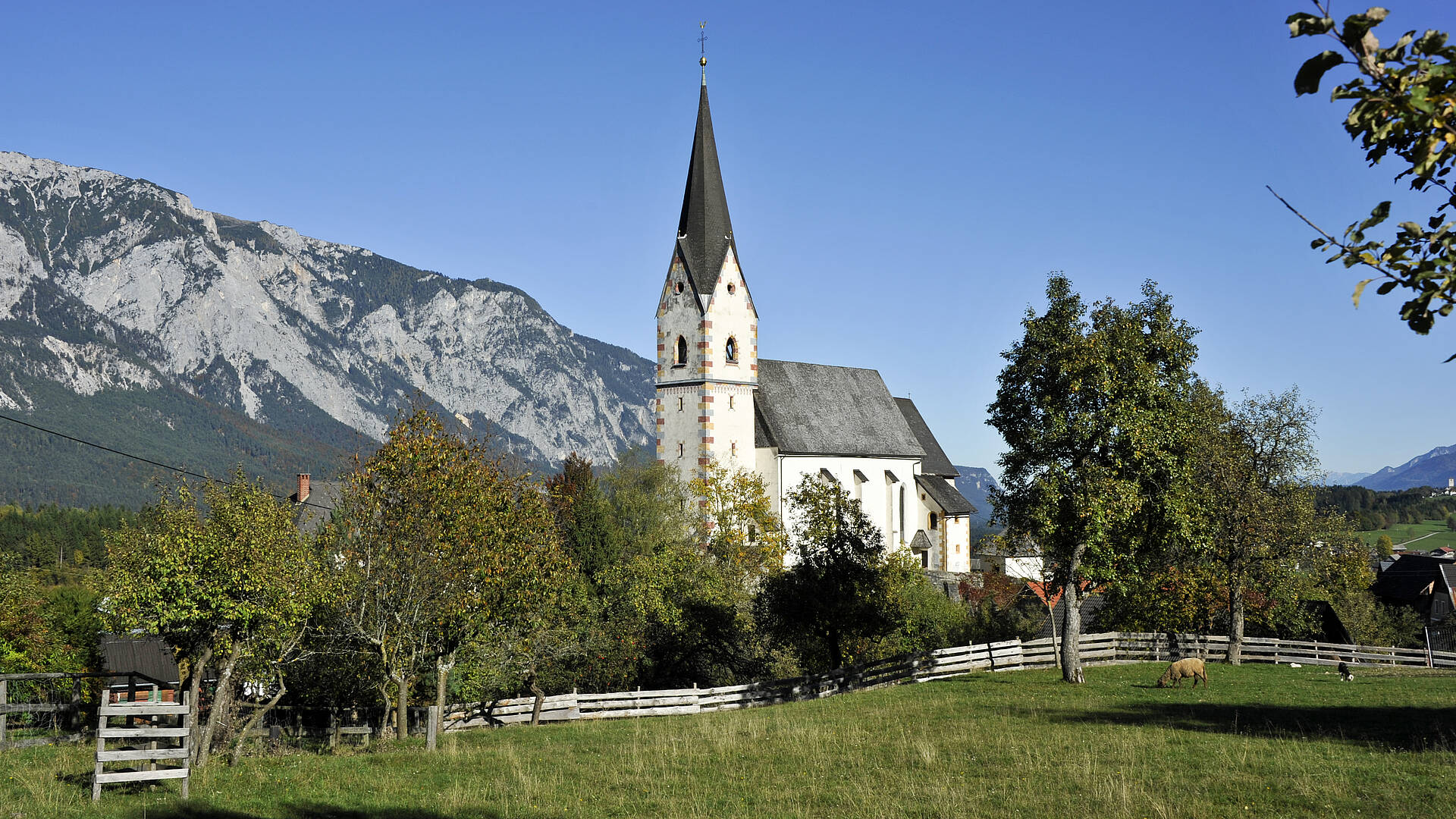 Naturpark Dobratsch mit einer Kirche